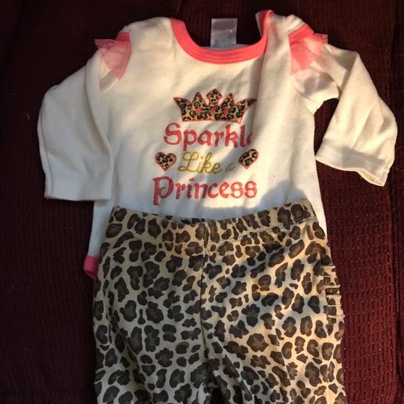 Outfit - Picture 1 of 1